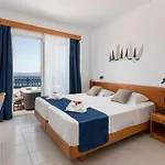 アパートホテル Lindos Nest 4*